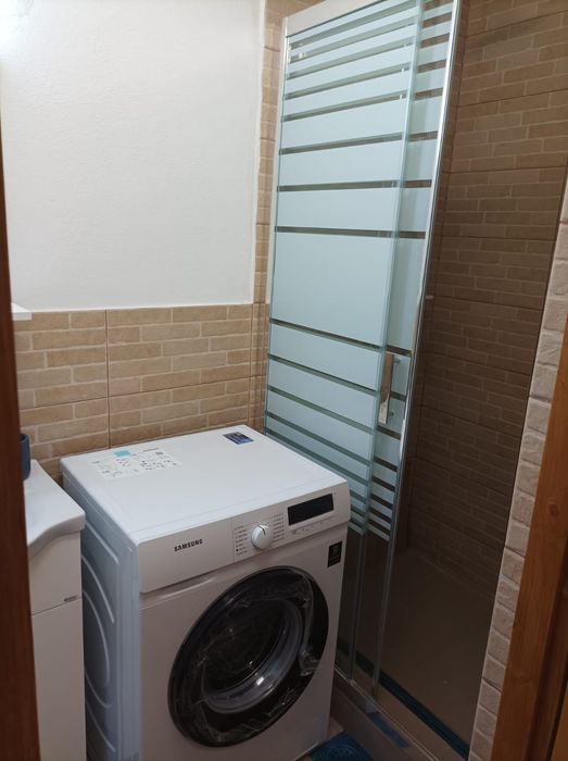 Vând apartament cochet la casă în zona centrală