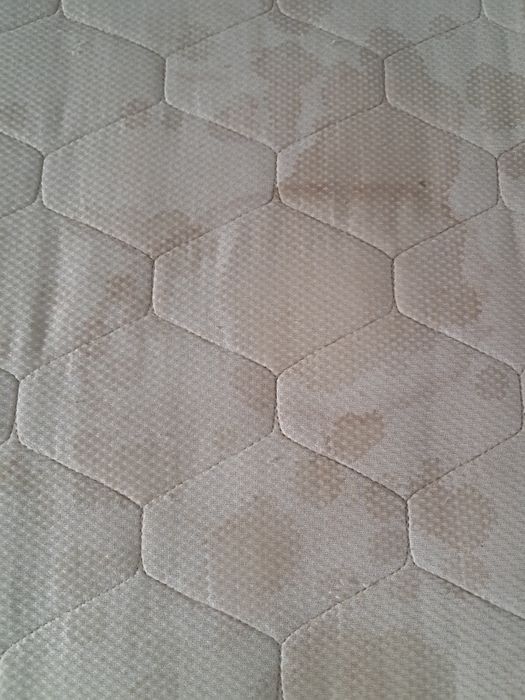 Curăț  canapele,saltele si tapițerii la domiciliu.