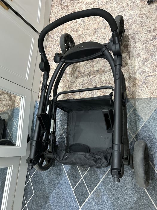 Коляска всесезонная с автолюлькой 3 в 1