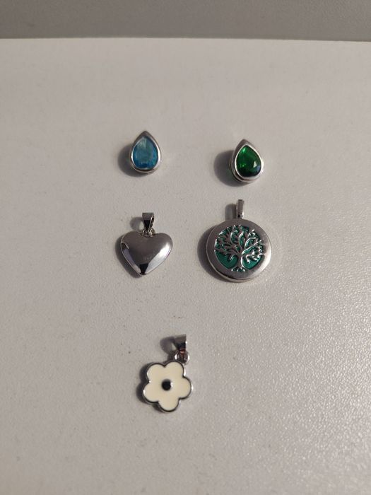 Продам новые серебряные подвески