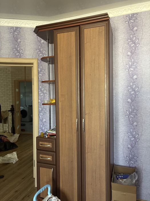Шкаф , в идеальном состояние.