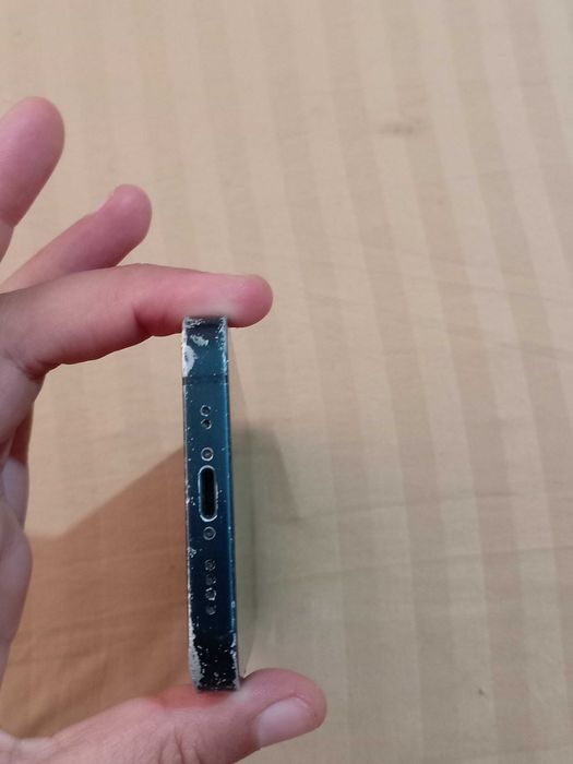 iPhone 13 mini. Може и коментар по ценат!