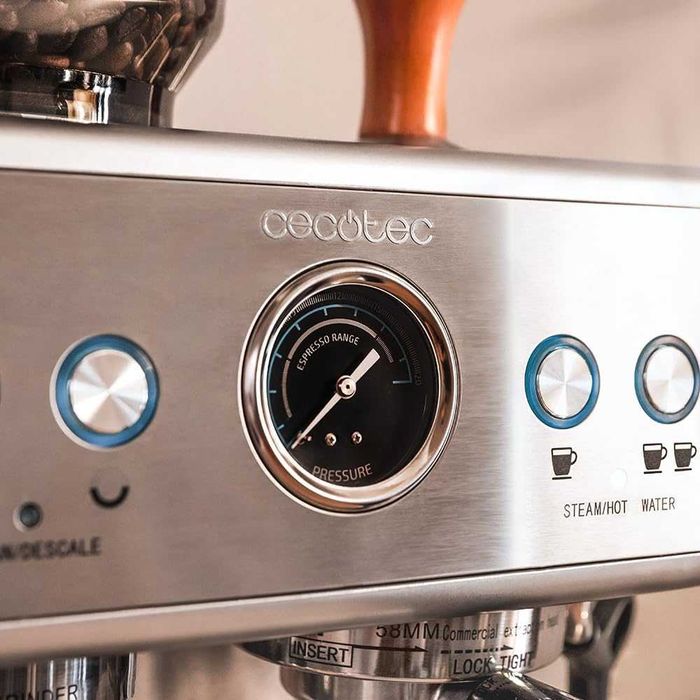 Еспресо кафемашина с мелачка Cecotec Barista Maestro 2250W 20 Bar