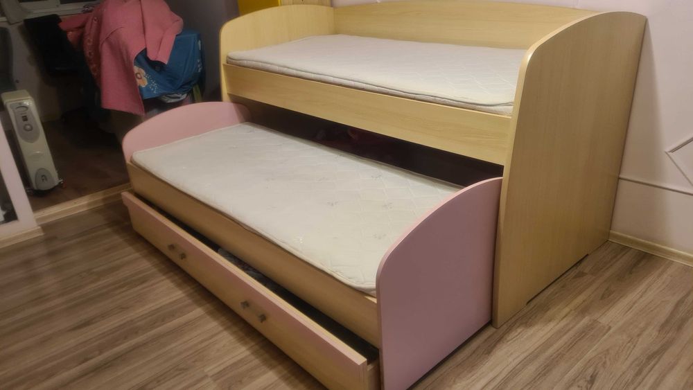 Детская кровать,три уровня б/у