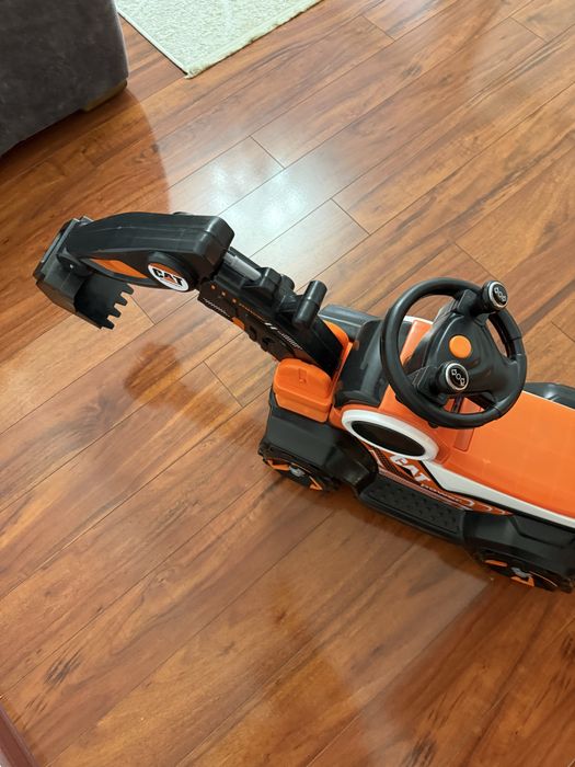 Продам машинку , транспорт