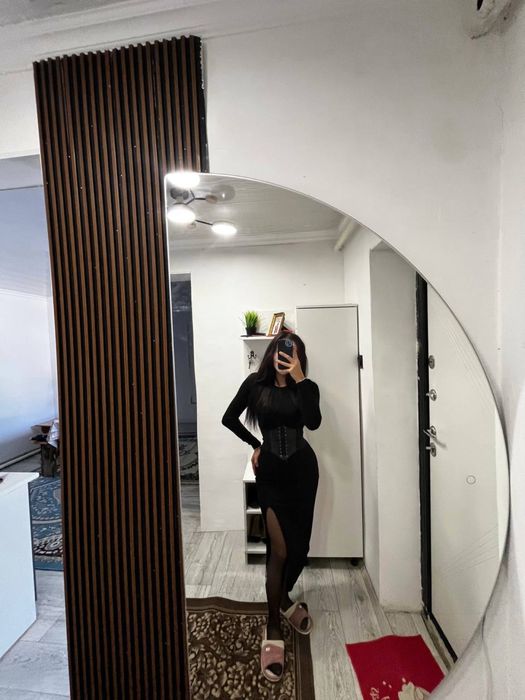 Продам платье с разрезами