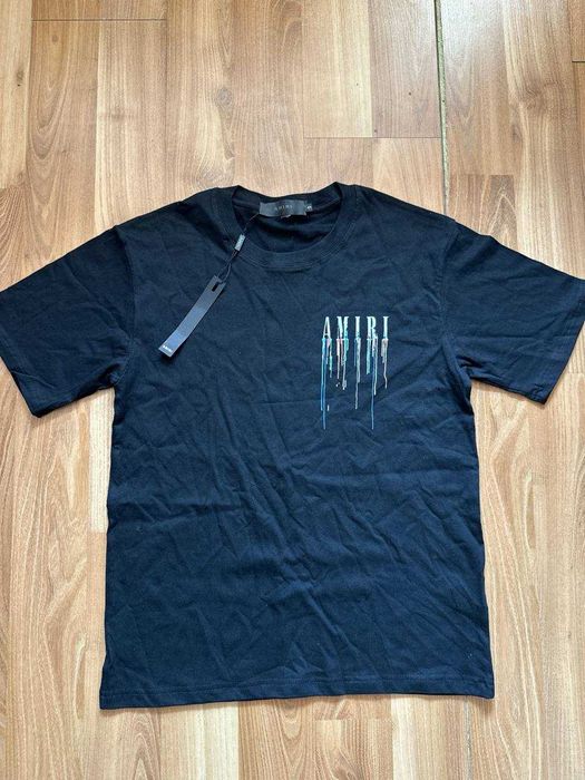 Tricou Amiri cu eticheta (nu Nike, Gucci, Adidas, Balenciaga)