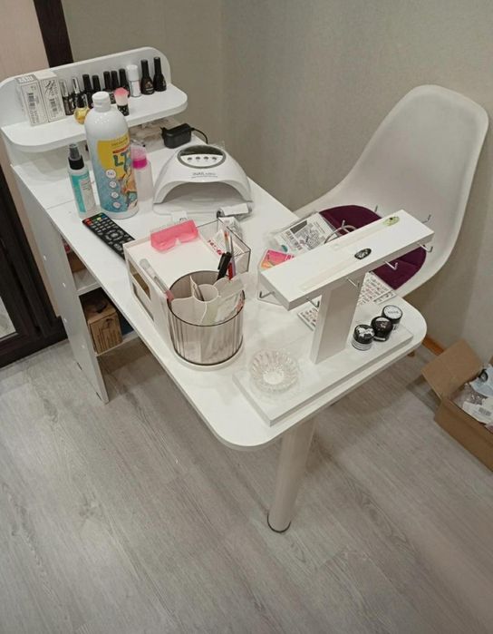 Раскладной маникюрный стол для Вашего бизнеса.  Удобный и компактный