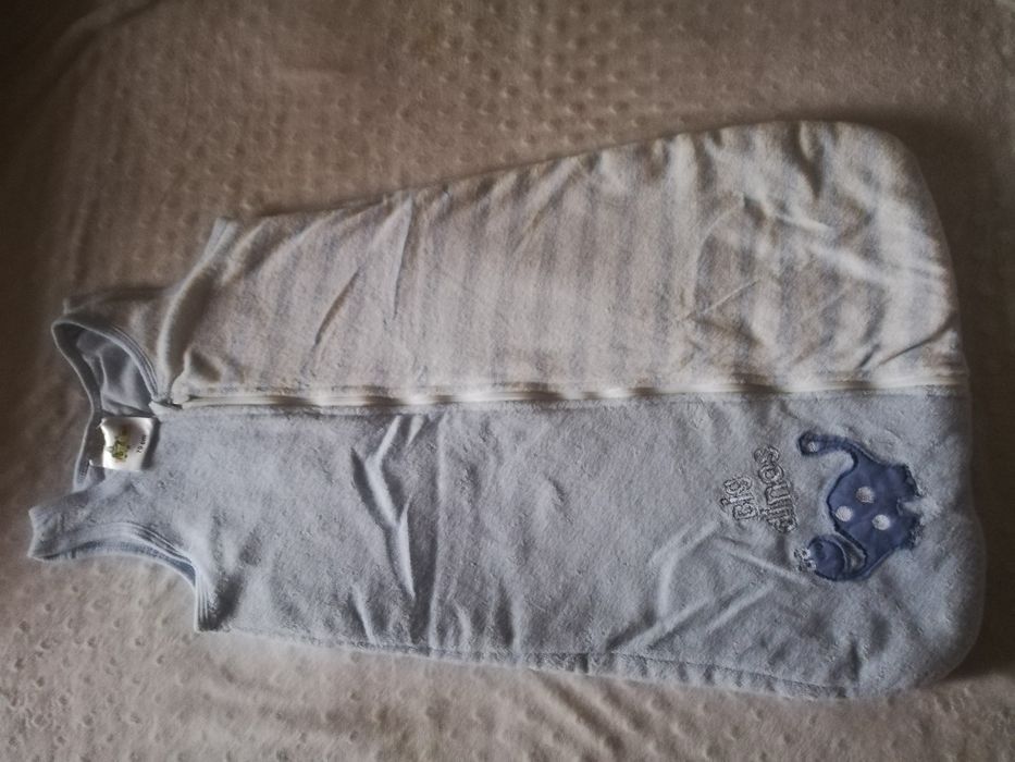 Продаются детские вещи.