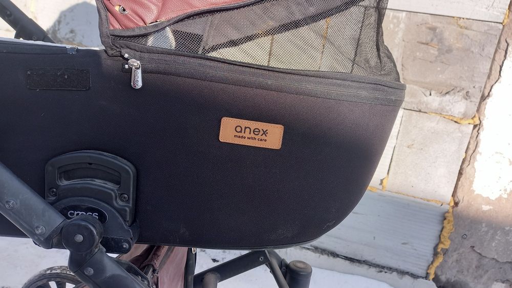 Продам коляску anex