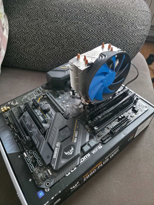 Kit Gaming: i5-9600KF + ASUS TUF Z390 + 16GB RAM HyperX + Sursa 700W