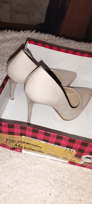 Продам туфли б/у. Размер 38.Цена 10000