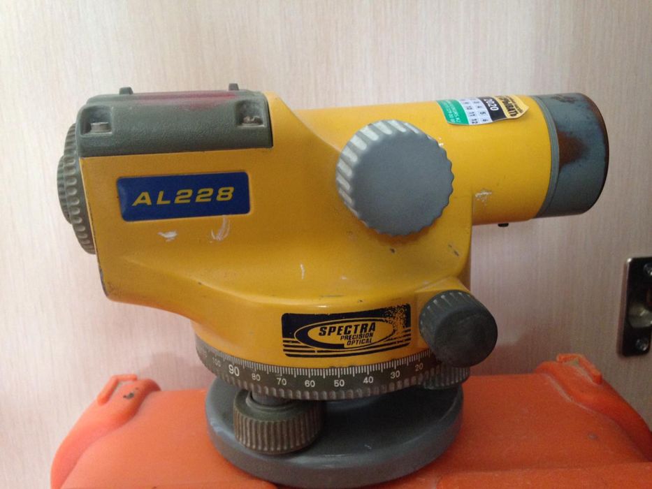 Нивелир  SPECTRA precision optical AL228