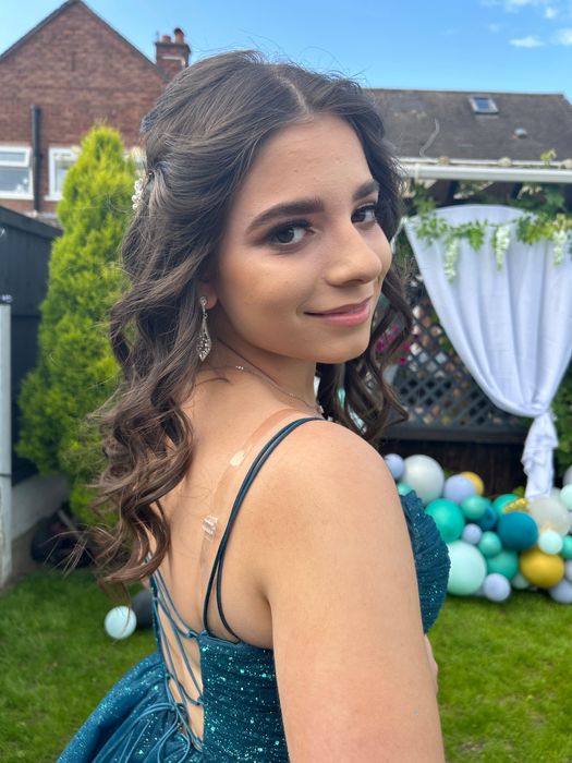 Абитуриентска рокля