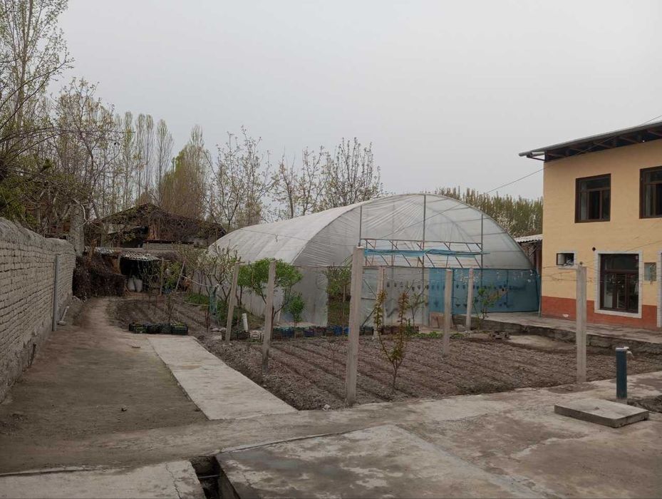 Xovli uy srochno sotiladi  yangi qurilgan narxini kelishamiz