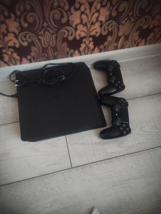 Продам Плейстэйшен 4
