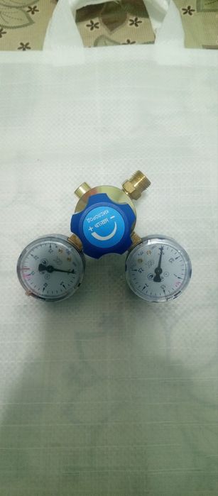 Манометры для газовых баллонов (O₂, CO₂, N₂).