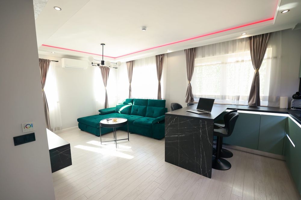Dau in chirie apartament de lux pe termen lung