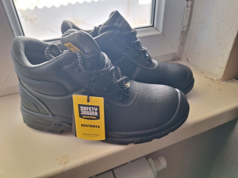 Спецботинка сатылады Индерде