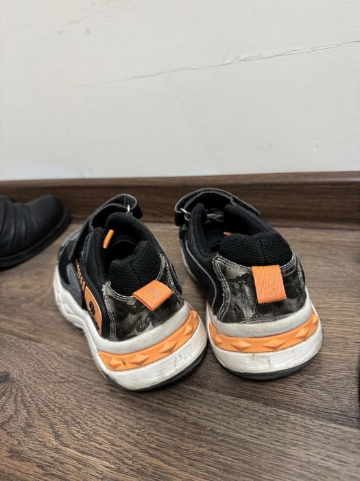 Отдам кроссовки на мальчика