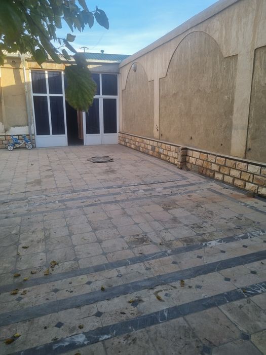 Карвон бозор рупарасида      Участка сотилади