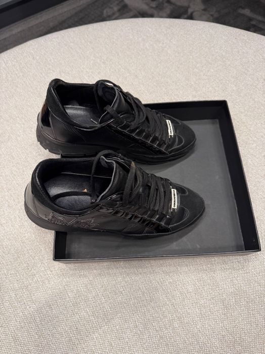 Маратонки Dsquared2 и Love Moschino