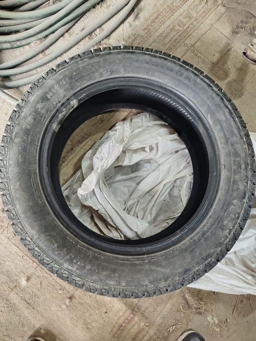 Зимние шины 215/60 R17