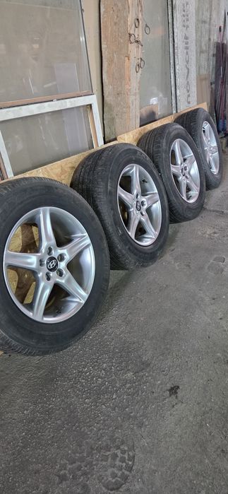 ХЮНДАЙ Джанти със гуми 235/65/17. 7,5J×17. ET35  5×115