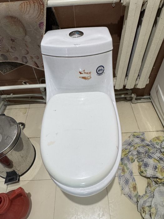 Продам унитаз белый