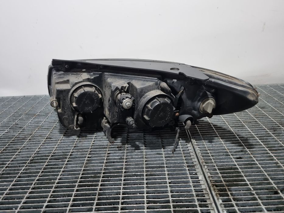 Десен фар за Hyundai Santa Fe 2 2006 - 2012 SUV 4 врат