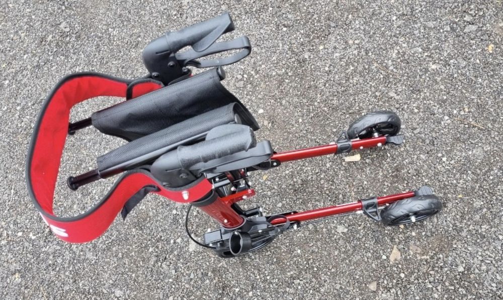 Cadru Rolator Mergator persoane cu dizabilitati