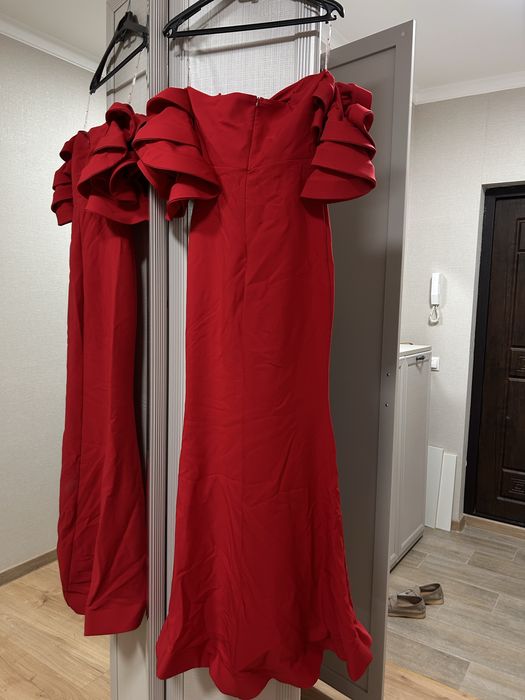 Вечернее красное платье в пол