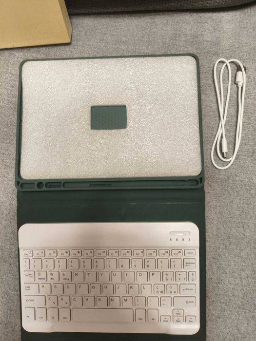 Husă cu Tastatură pentru iPad 10.2'' 10.5'', Magnetică Layout QWERTY