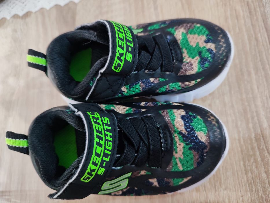 Vând pantofi sport Skechers baby