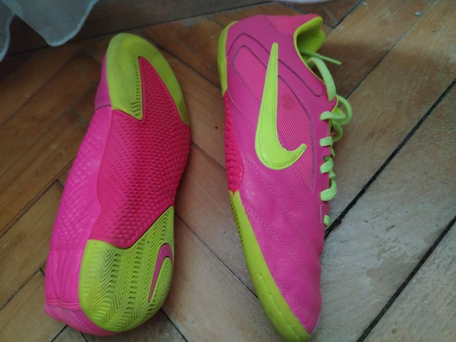 Nike обувки за ритане  40номер