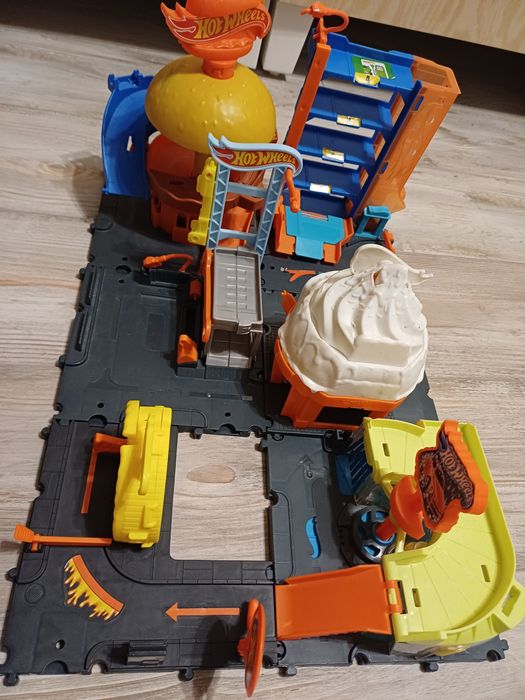 Hot wheels - 6 module (garaj, spalatorie, service, burger)