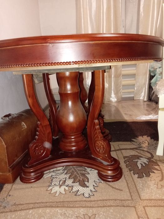 Продам стол и стулья