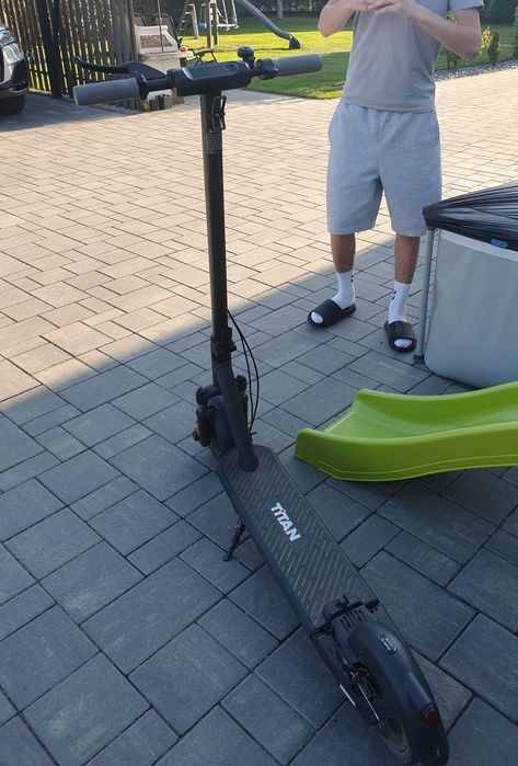 Vând trotineta electrica MYRIA Titan
