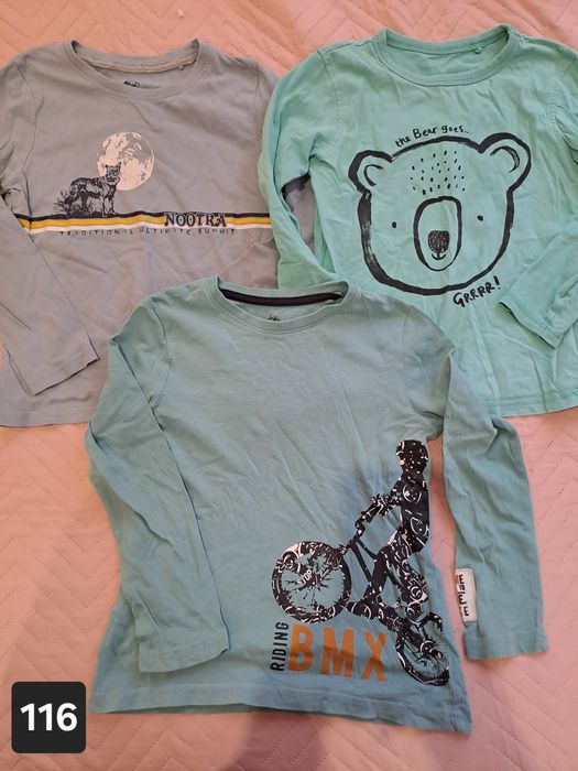 Различни детски дрехи