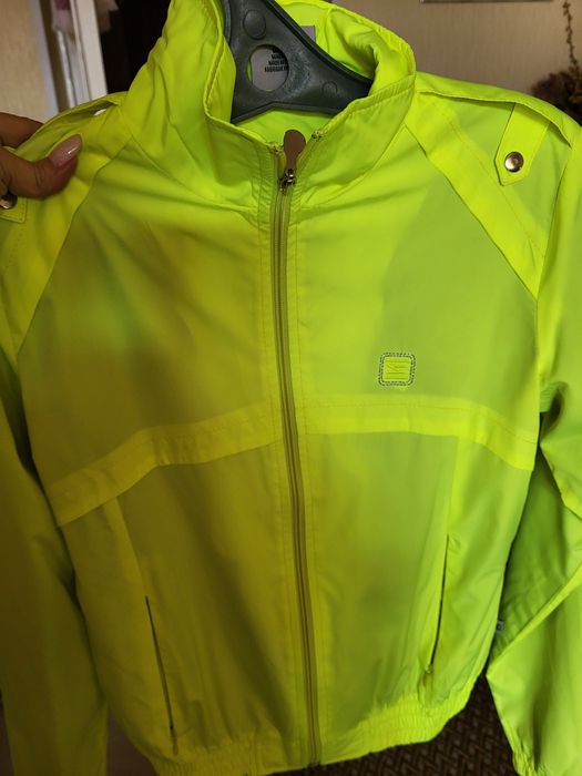 Продам ветровки 42 размер