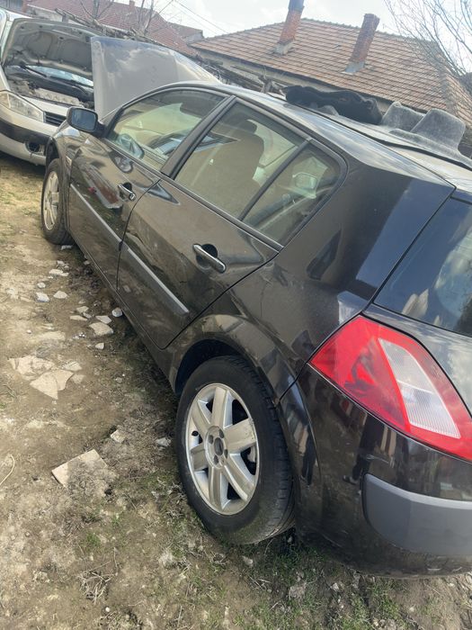 Vand intreg sau dezmembrez renault megan 2
