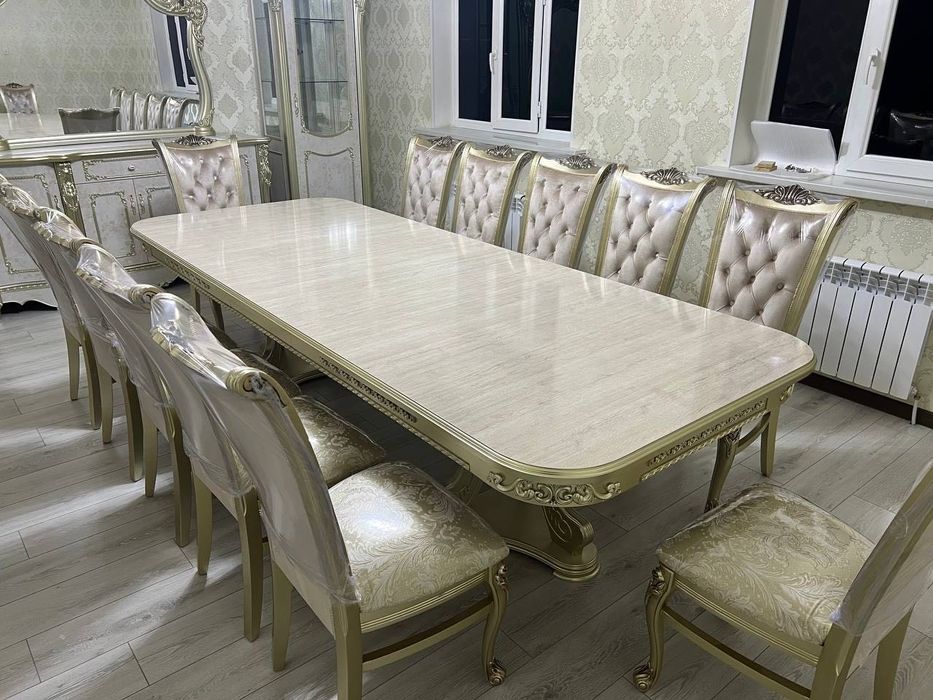 Продается мебель для гостиной, пенал комод и стол со стульями