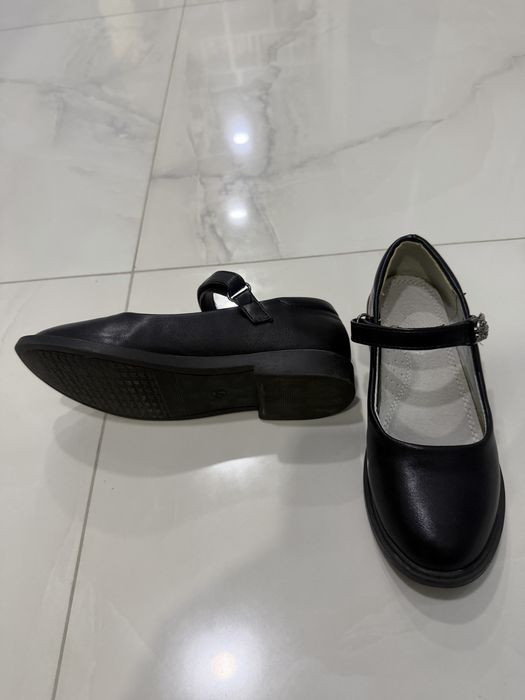 Детски маратонки Adidas и официални обувки