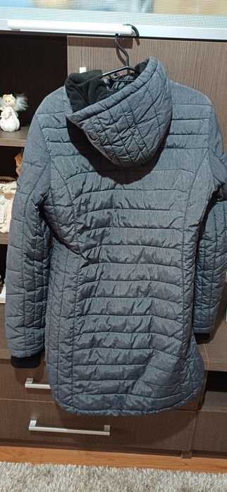 Vand geaca iarna dama stare foarte buna calduroasa culoare gri maine L