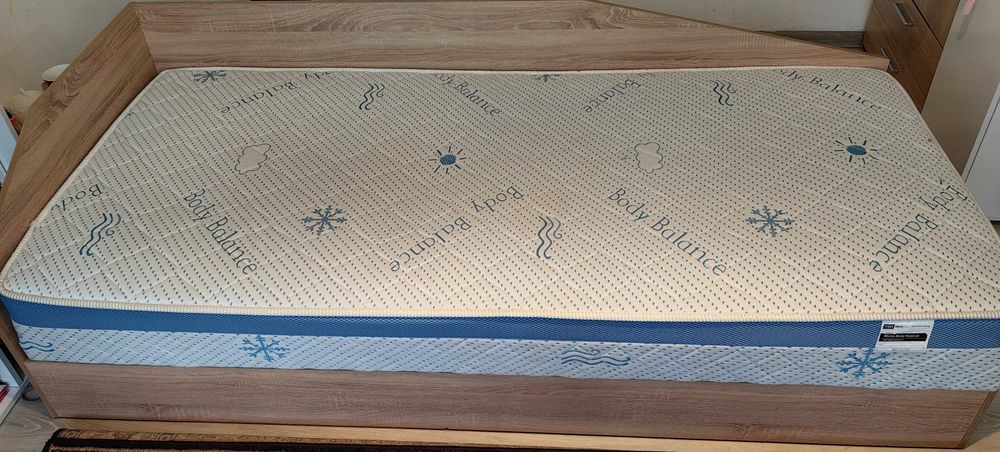 Легло с повдигащ механизъм + матрак. Отлично състояние