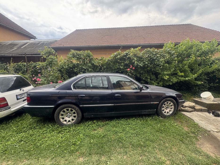 BMW E38 730i V8 Manual