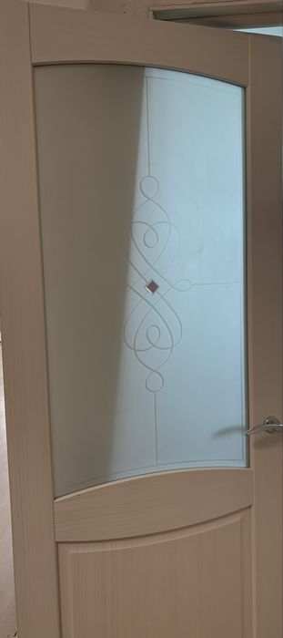 Двери белые 2 шт.