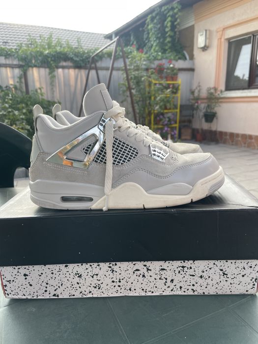 Jordan 4 Frozen Moments