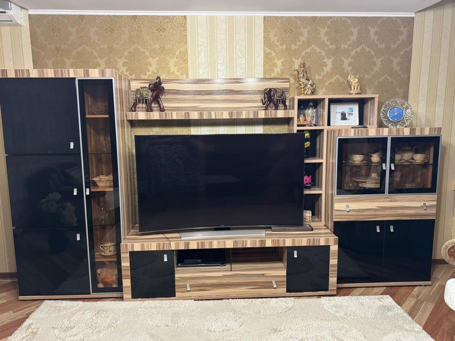 Продам  стенку  в зал