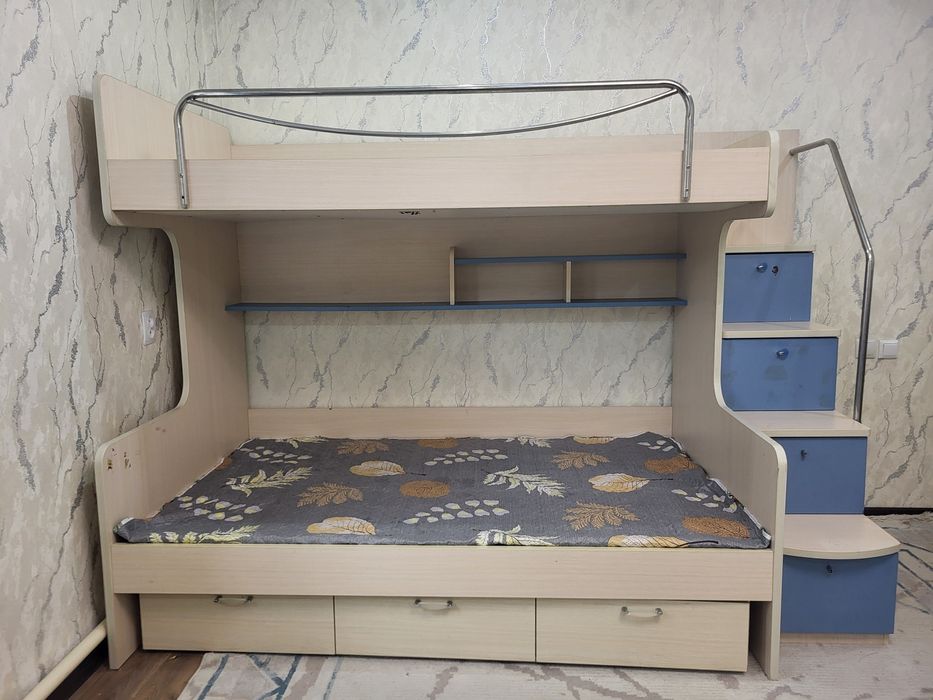 двухярусная кровать